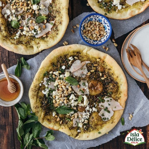 recette Man'ouche au zaatar, poulet, miel, pignons et feta